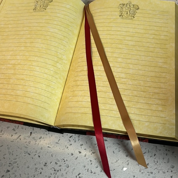 Harry Potter GRYFFINDOR Journal *NEW - Picture 12 of 12